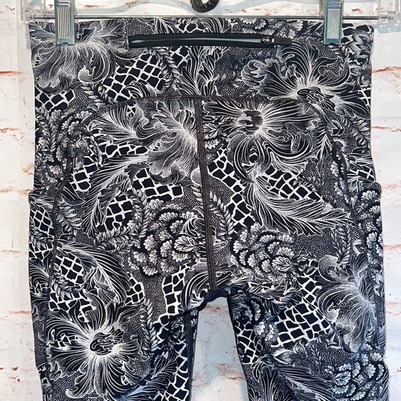 Lululemon Speed Up tight full on luxtreme 28 inch length leggings 4 zip pocket - Picture 6 of 13